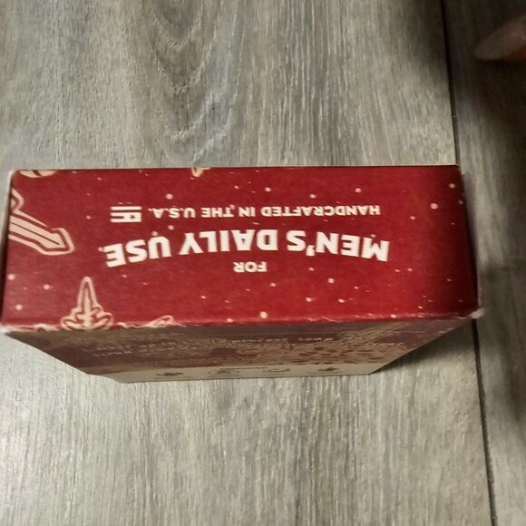 Dr. Squatch Men's Holiday Limited Edition Frosty Peppermint Natural Soap - Picture 6 of 7